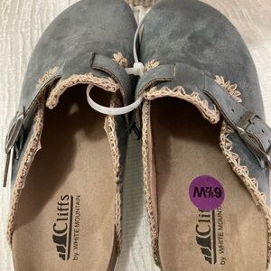 Cliffs by WHITE MOUNTAIN Charcoal Suede Clogs